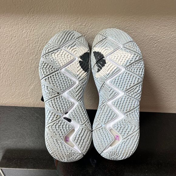 Nike Kybrid S2 What The Kyrie Pineapple House Spongebob Mens 8.5 CQ9323-900